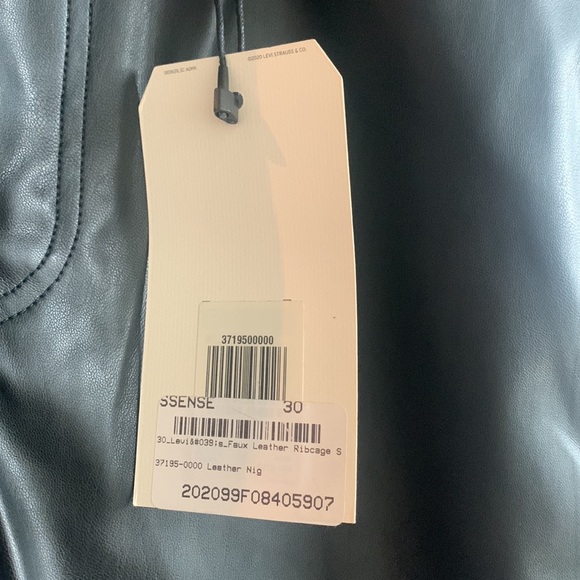 Levi’s rib cage straight ankle leather pleather pant - Picture 6 of 8